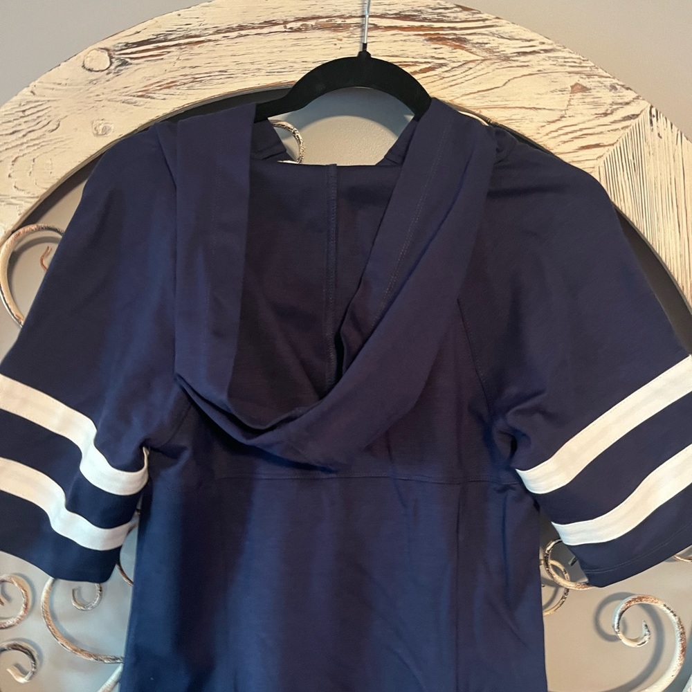 Venus Size M Navy Hooded Short-Sleeve Dress with Stripe Detail - Picture 3 of 7